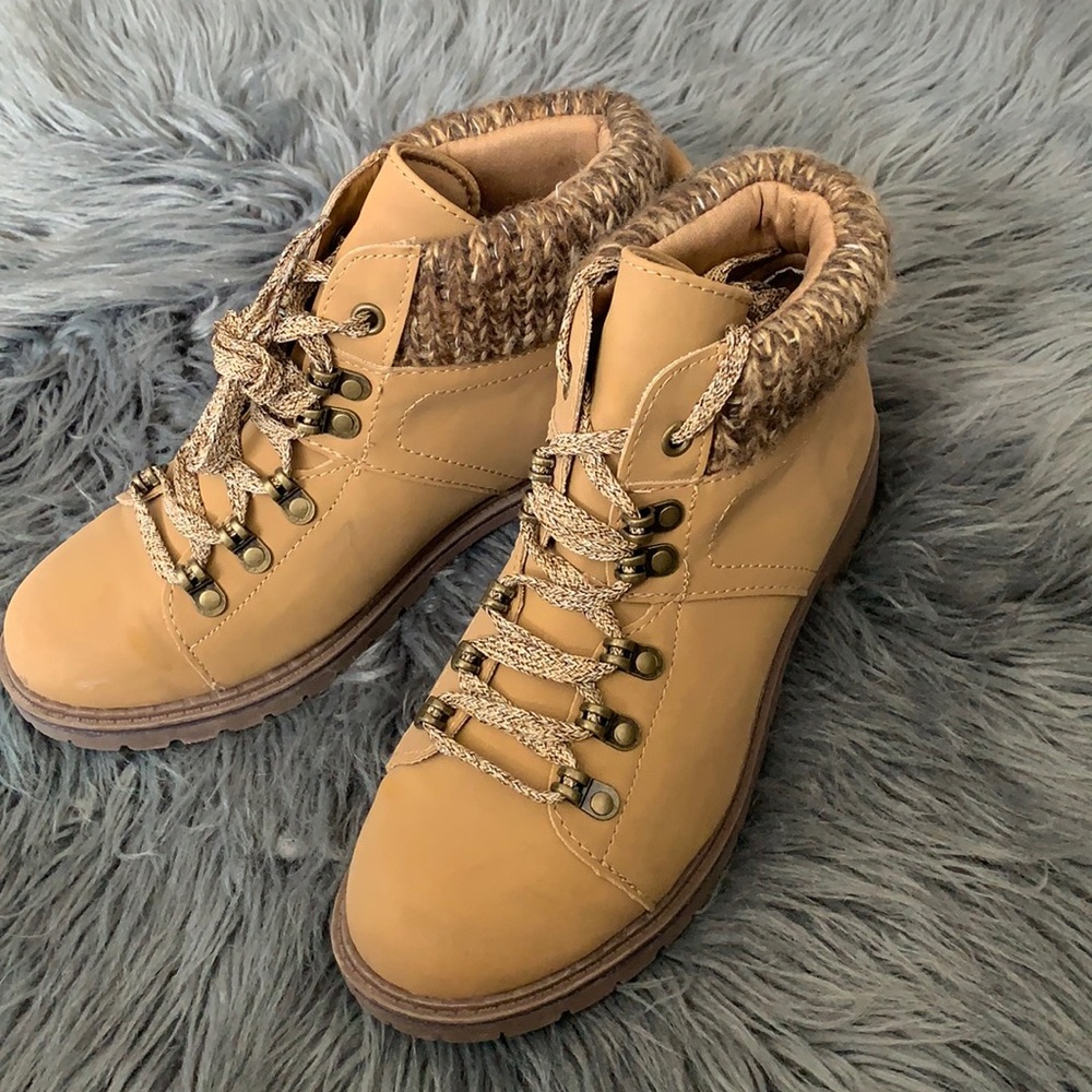 Boots - Sz 7